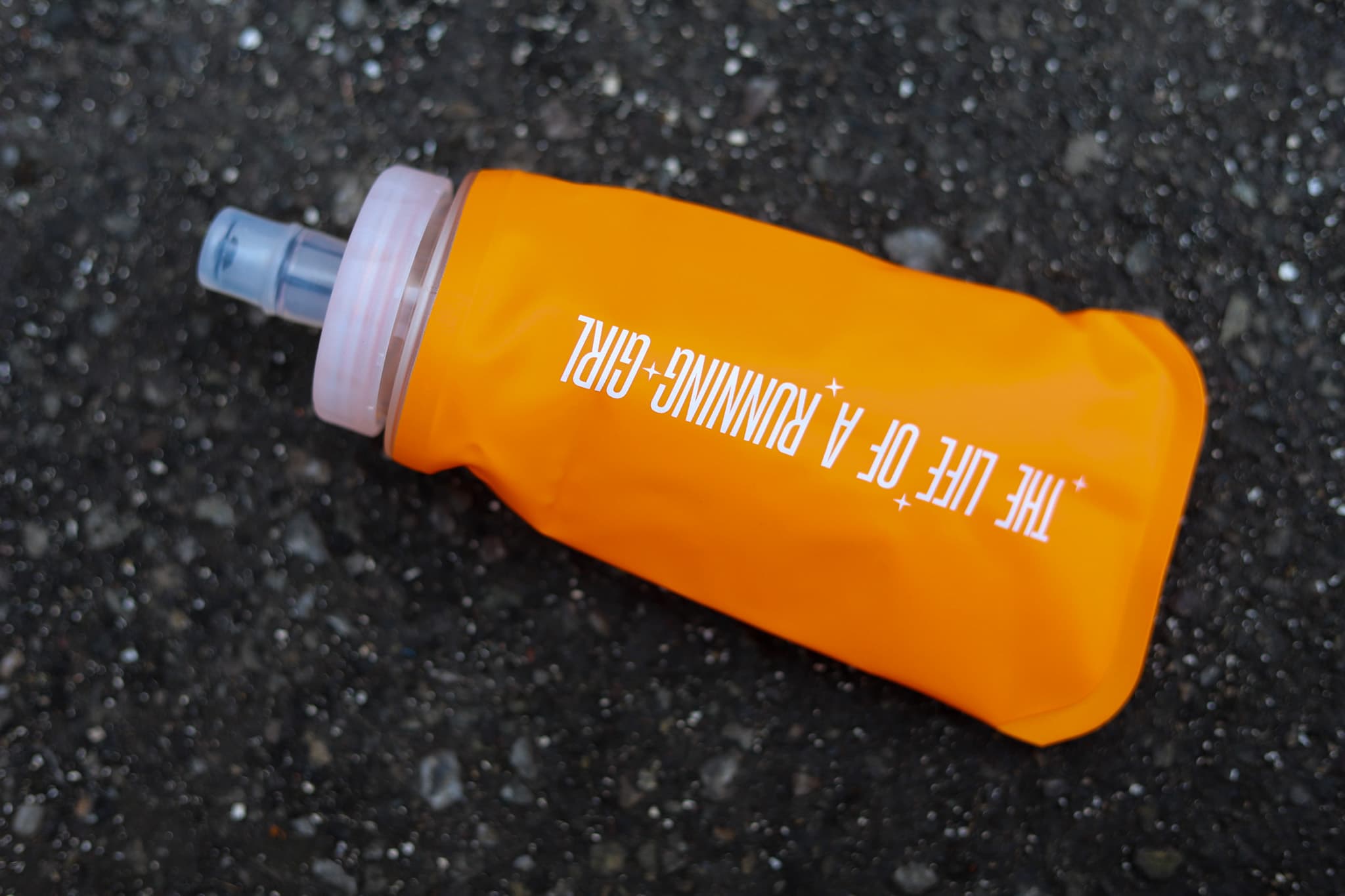 SOFT FLASK 350ML THE LIFE OF A RUNNING GIRL / GUTI