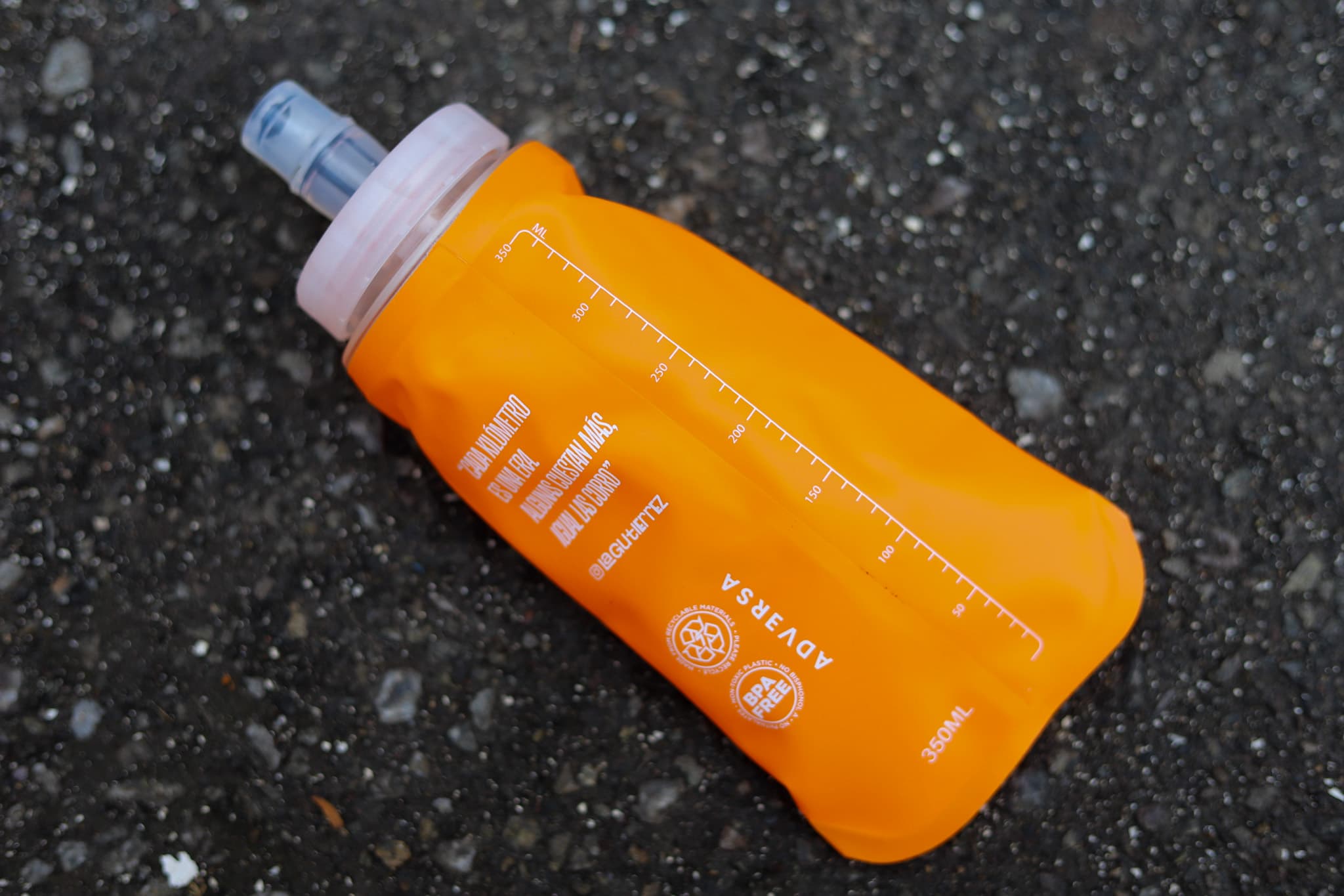 SOFT FLASK 350ML THE LIFE OF A RUNNING GIRL / GUTI